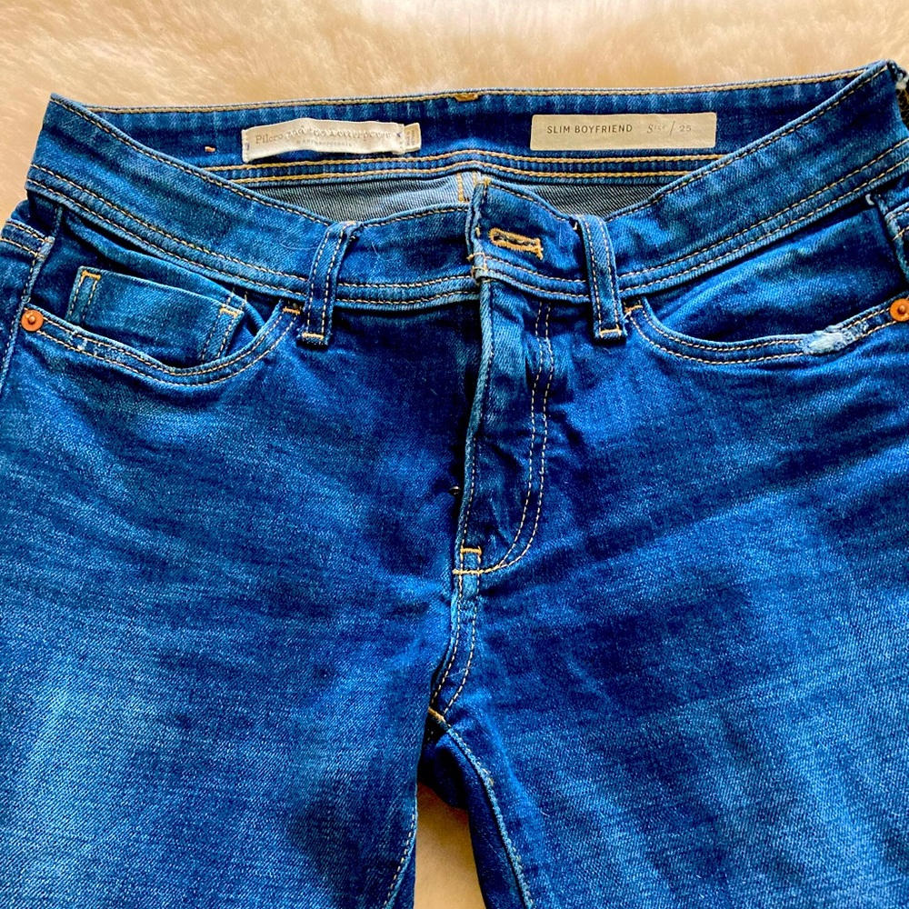 Pilcro slim boyfriend jeans ( fits like a 26)